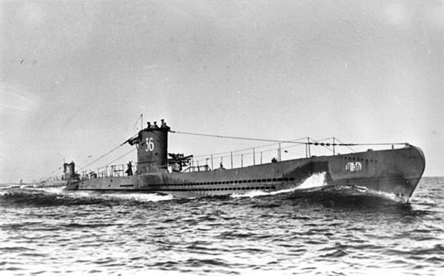 Crew of New Hampshire captures German sub