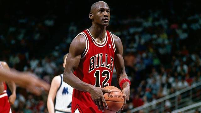 Michael Jordan entra a la NBA
