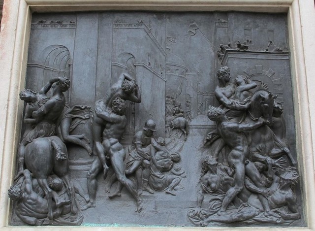Giambologna,Ratto della sabina,Rilievo,Loggia dei Lanzi,1574-80.jpg