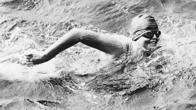 Gertrude ederle is the first women to swim the english channel