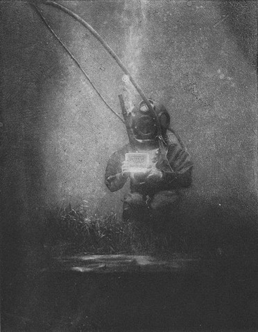 primera fotografia debajo del agua