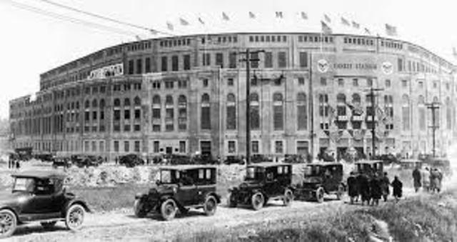 First Game is Played in Newly Built Yankee Stadium