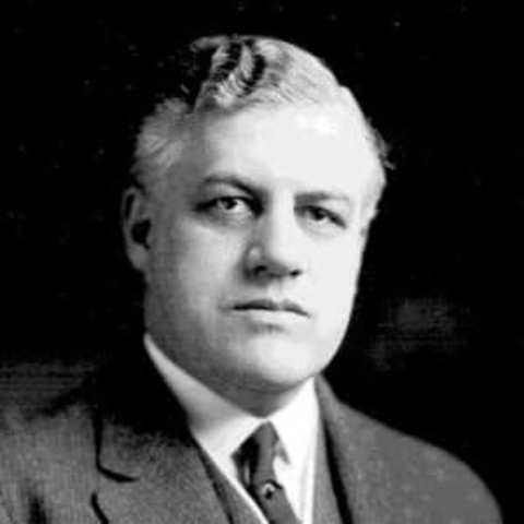 The Palmer Raids arrest and deport over 6,000 suspected ¨radical¨