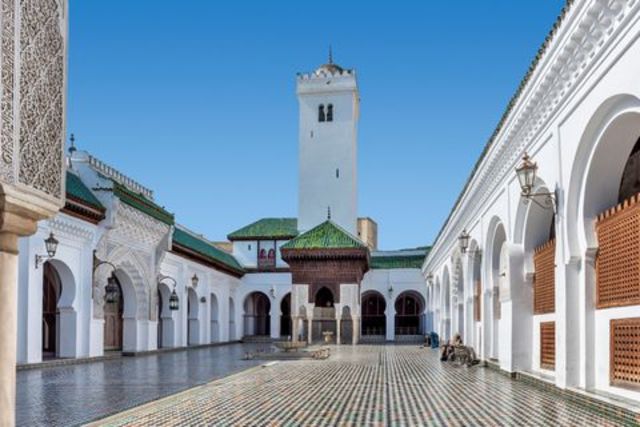 Creación de la primera Universidad