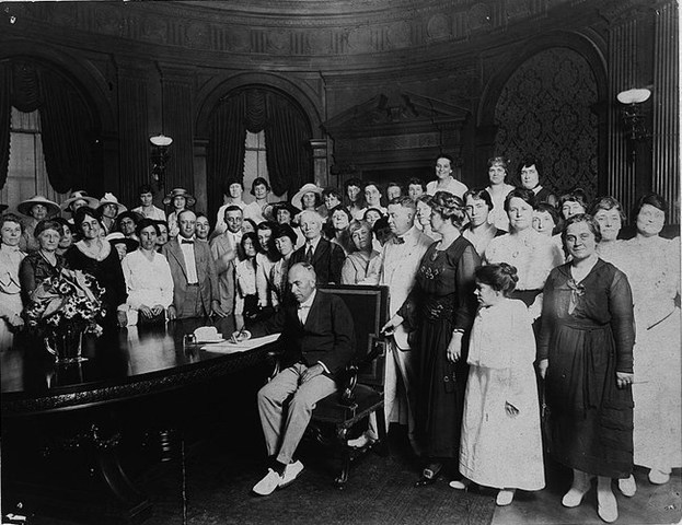 The 19th Amendment is ratified by congress