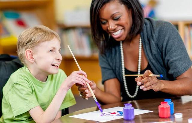 Atentar à vida pessoal do aluno.