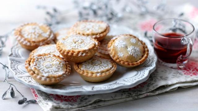 Make the mince pies