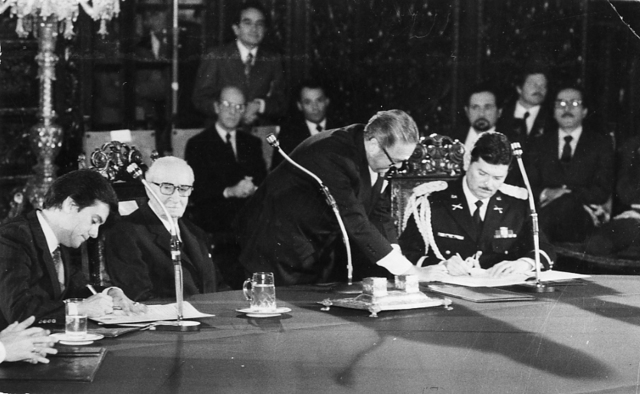 Honduras: Honduras and El Salvador signed a General Peace Treaty in Lima