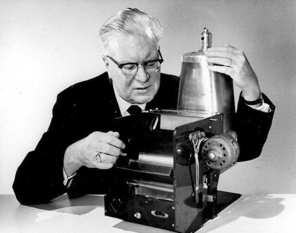 Chester Carlson crea la Fotocopiadora