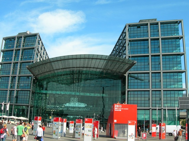 Lehenengo Alderdien Konferentzia (COP1) Berlinen ospatzen da.