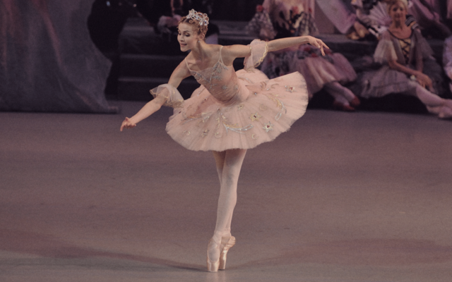 Professional dancers appear for the 1st in the Opera