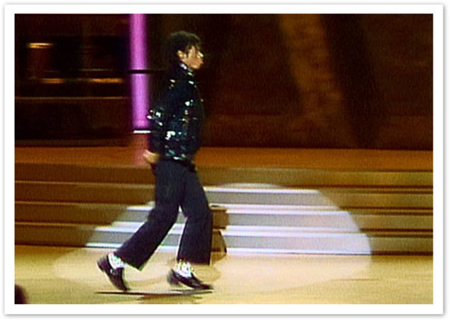 “moonwalk” (passo lunar)