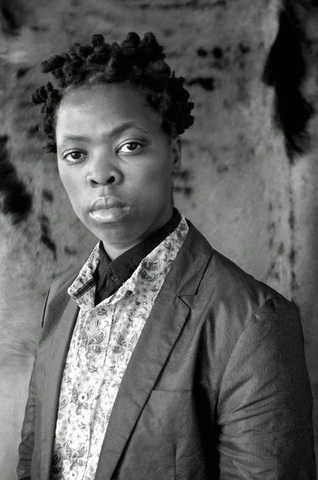 Recebe o grau  Master of Fine Arts