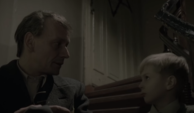 Heinrich erzählt Herr Silberstein ein Geheimnis