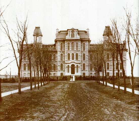 Robert entered Syracuse University and studied Architecture