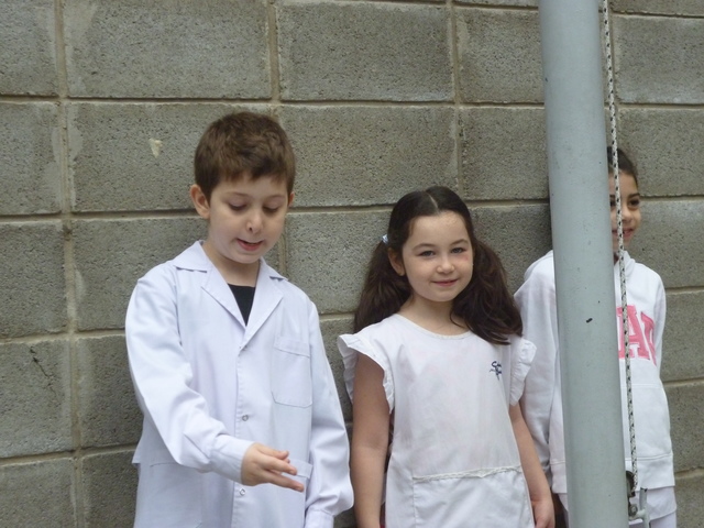 Estoy en 1ro izando la bandera