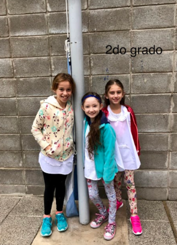 Estaba izando la bandera