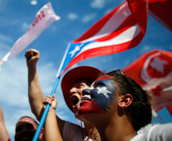Puerto Rico becomes a U.S. Commonwealth