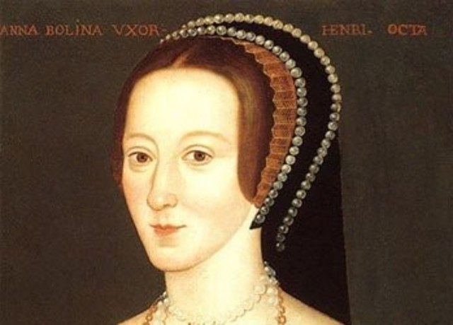 Marries Anne Hathaway