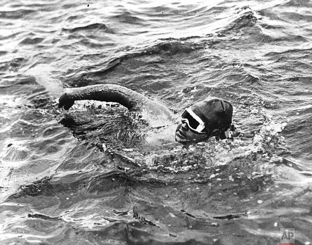 Gertrude Ederle Swims the English Channel