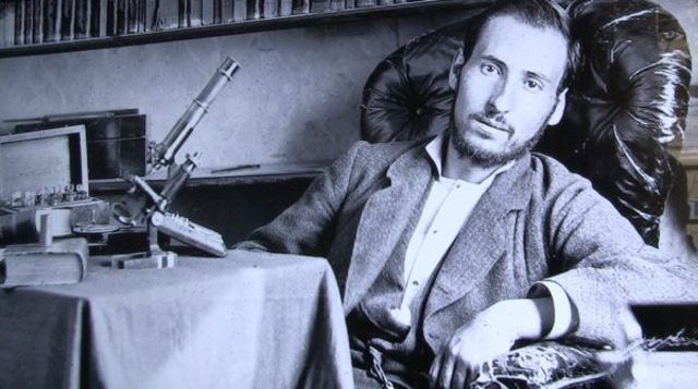 Se compra su primer microscopio