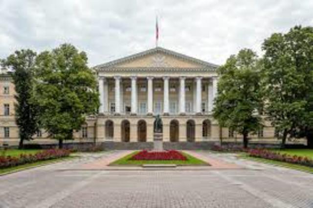 Builds Smolny Institute