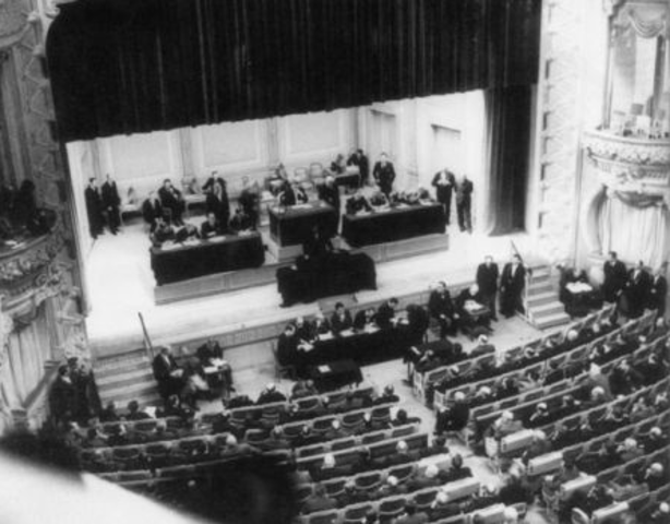 La république est morte, vive l'Etat Français...