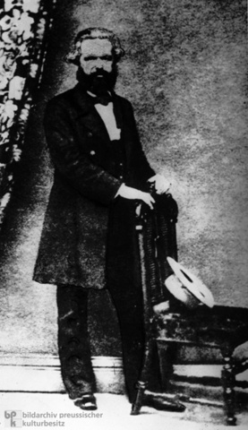 Marx moves to London