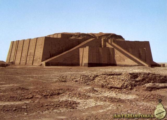 Restos de la ziqqurratu de Ur. Epoca neosumeria (2112-2095 a.C.).