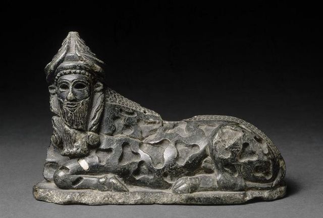 Toro androcéfalo de Girsu. Epoca neosumeria (2.130).