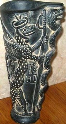 Vaso de libaciones de Gudea. Epoca neosumeria (2.141-2.122 a.C.).