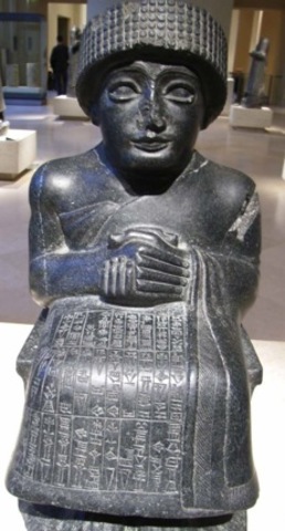 Gudea sentado. Epoca neosumeria (2.130).