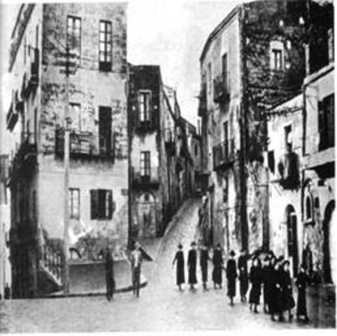 Piazza Bibbiria viene colpita da una frana