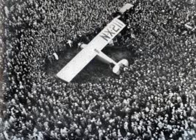 Charles Lindbergh Crosses The Atlantic Ocean