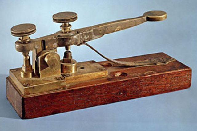 Arrancó el telégrafo eléctrico de Morse usando el código de dicho nombre