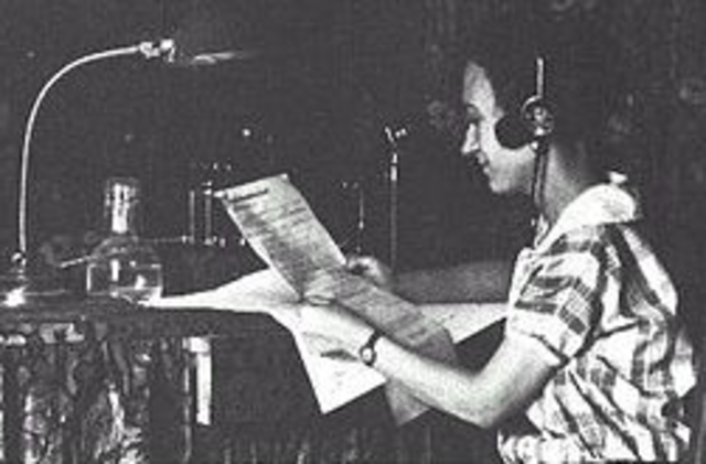 Se inaugura la primera emisora, 20 años después son 600 mas