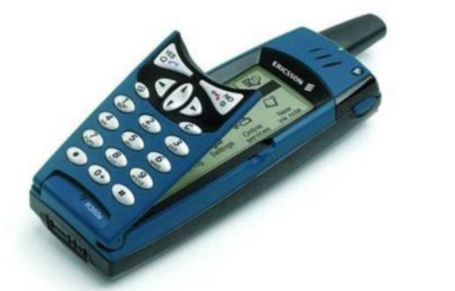 Aparecen los PDA que eran originalmente en un principio agendas electrónicas después fueron convirtiese en dispositivos personales de baja capacidad. Empezaron con tecnología GMS asta que hoy permite conexión a Internet (inicio de los smartphones)