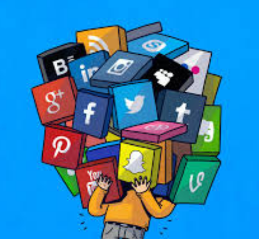 A partir de esta fecha empiezan a nacer redes sociales que ayudarían al movimiento de información a escala mundial