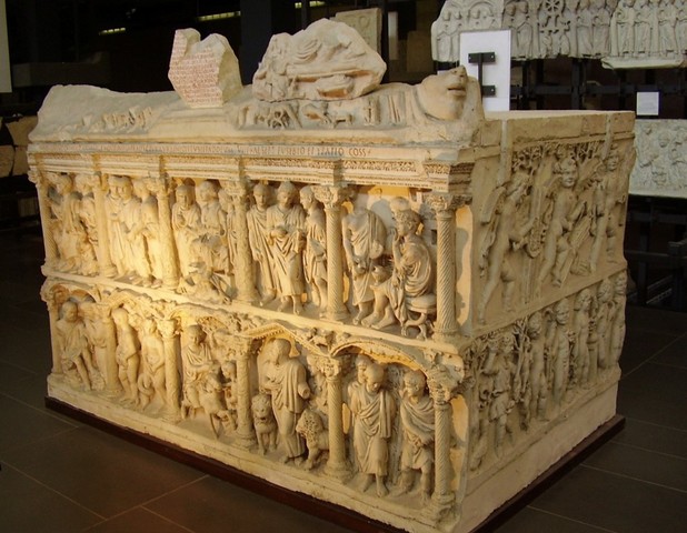 Sarcófago de Junio Basso