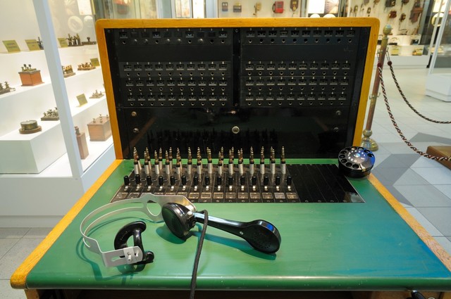 ΧΕΙΡΟΚΙΝΗΤΟ ΤΗΛΕΦΩΝΙΚΟ ΚΕΝΤΡΟ