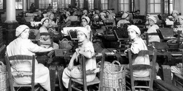 EMPLEADOS DE FÁBRICA