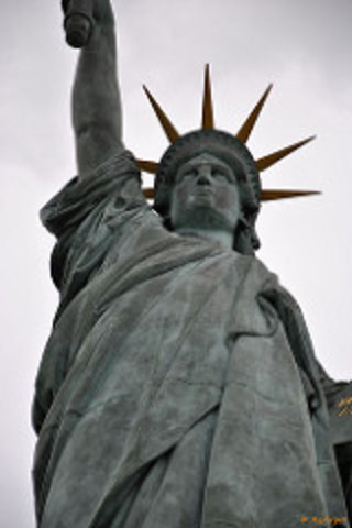 13 colonies in the USA become independent