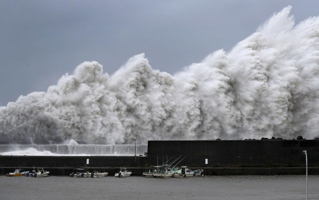 Typhoon Hits Japan