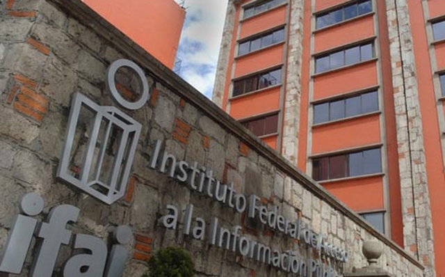 Se publica la Ley Federal de Acceso a la Información Pública Gubernamental.