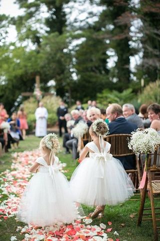 Fui la chica de las flores en la boda de mi prima.