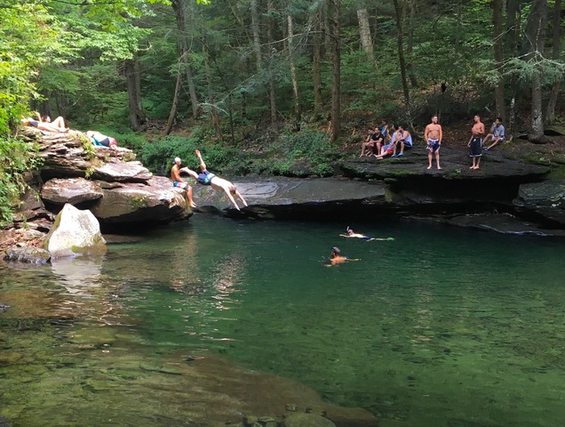 Mi familia y mis amigos y yo, todos fuimos a un lugar que se llama ¨Peekamoose¨