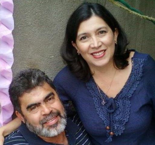 Mis papás se conocen y se casan.