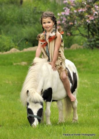 Mi padre me dio mi poni Charlie.