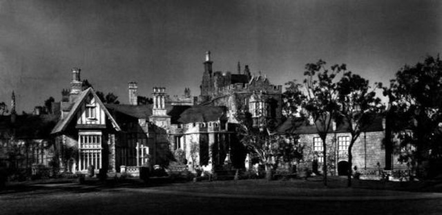 Arrival to Manderley