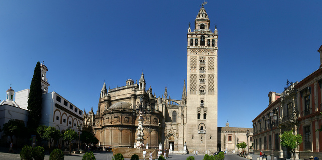 Inici obres Giralda de Sevilla